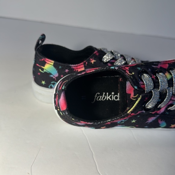 🍓Unicorn print easy slip on tennis shoes with silver laces FabKids NWOT sz 11 - Picture 8 of 9